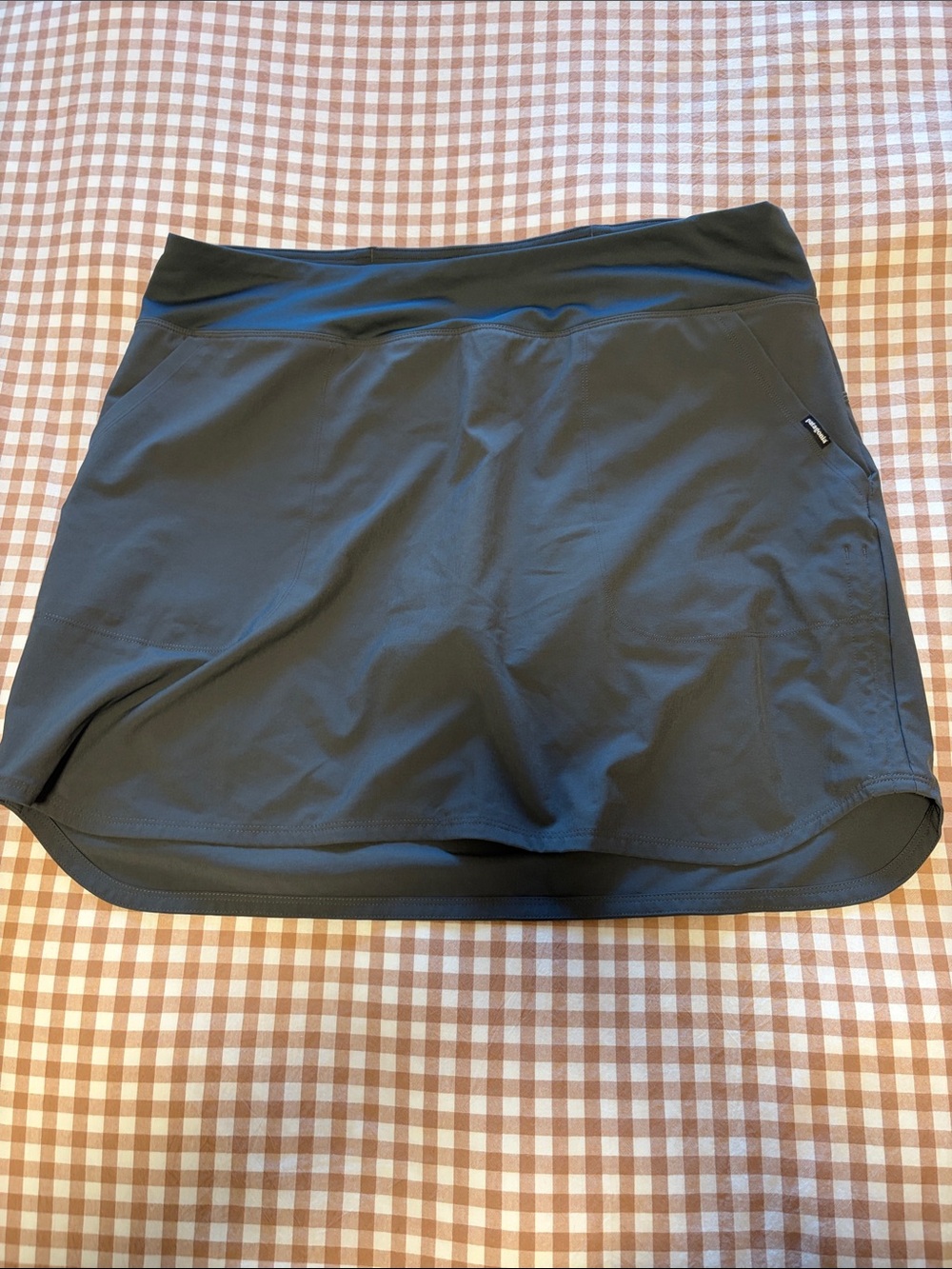Athletic Skort in Charcoal Gray green